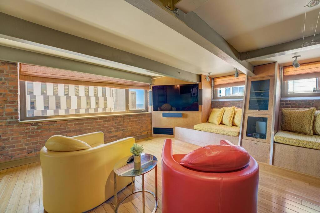 1600 Kcm Penthouse Apartment *