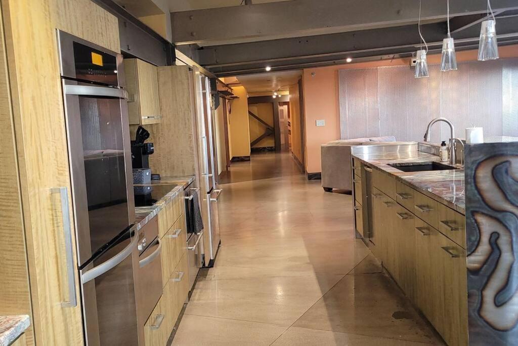 1600 Kcm Penthouse Apartment Cleveland