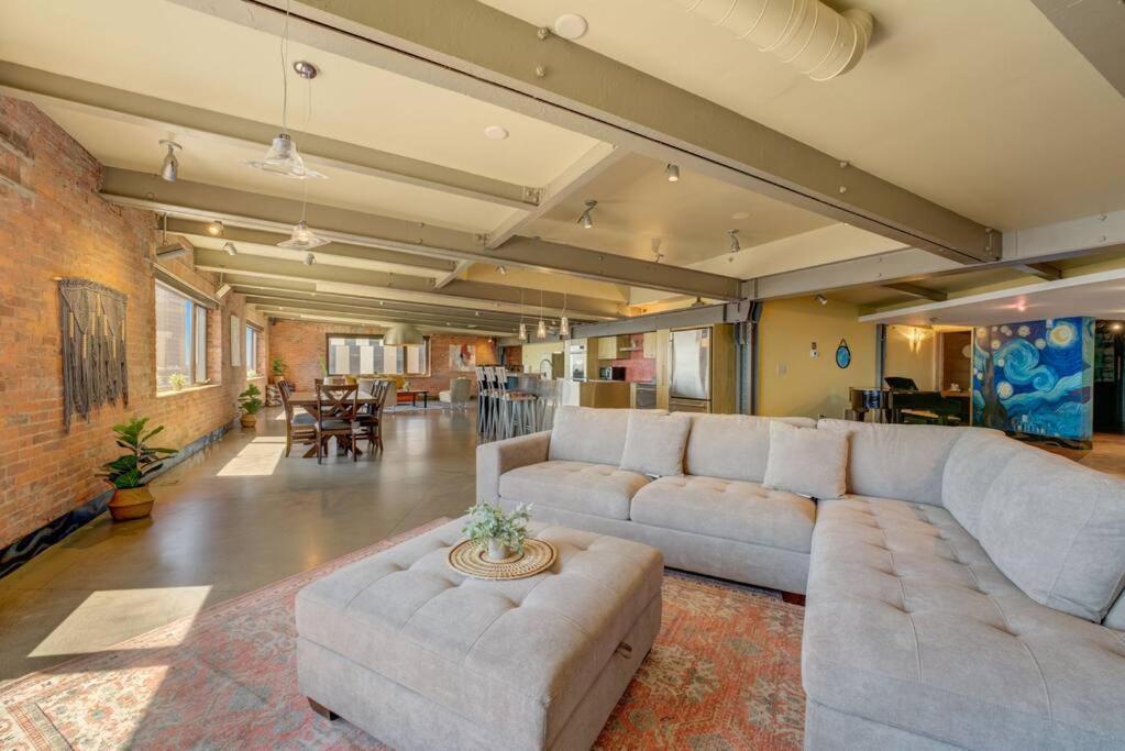 1600 Kcm Penthouse Apartment Cleveland
