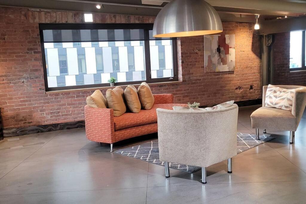 1600 Kcm Penthouse Apartment *