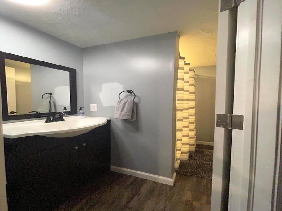 Quiet & Cozy Near Hospitals * Cleveland