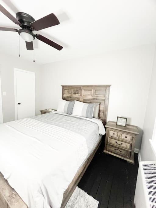 The Gateway: Entire 7 Mins From Airport * Cleveland