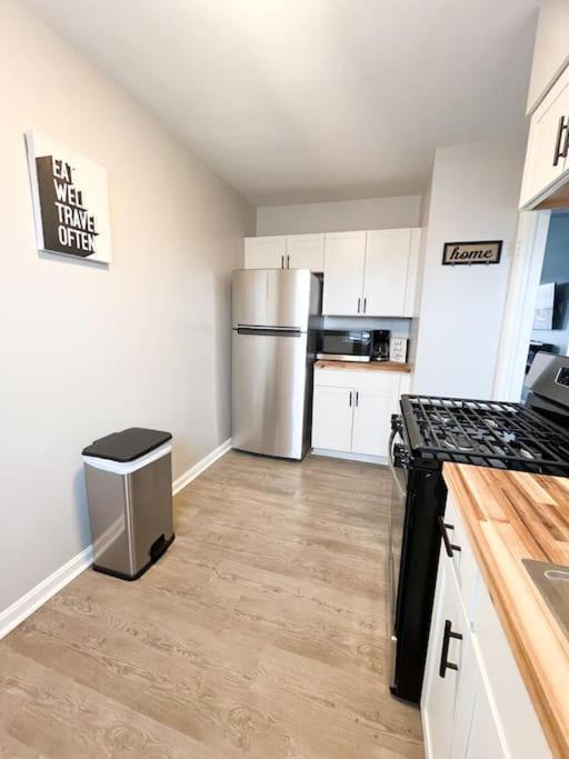 The Gateway: Entire 7 Mins From Airport Apartment *