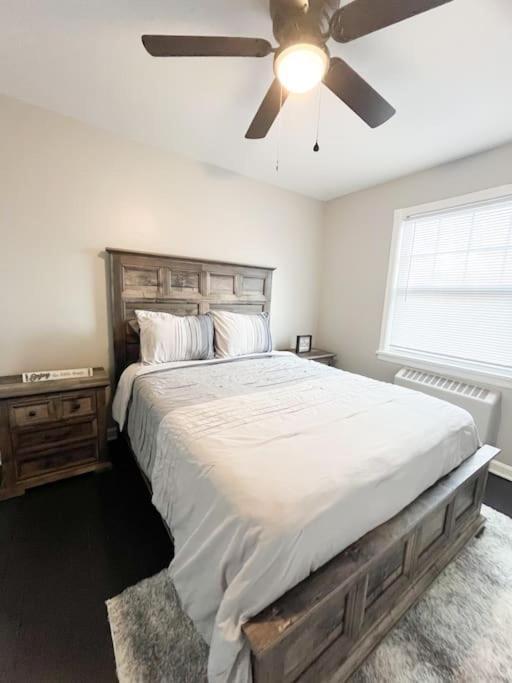 The Gateway: Entire 7 Mins From Airport * Cleveland