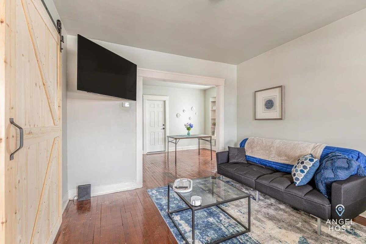 Newly Remodeled Apt, South Hills Old Brooklyn Area * Cleveland