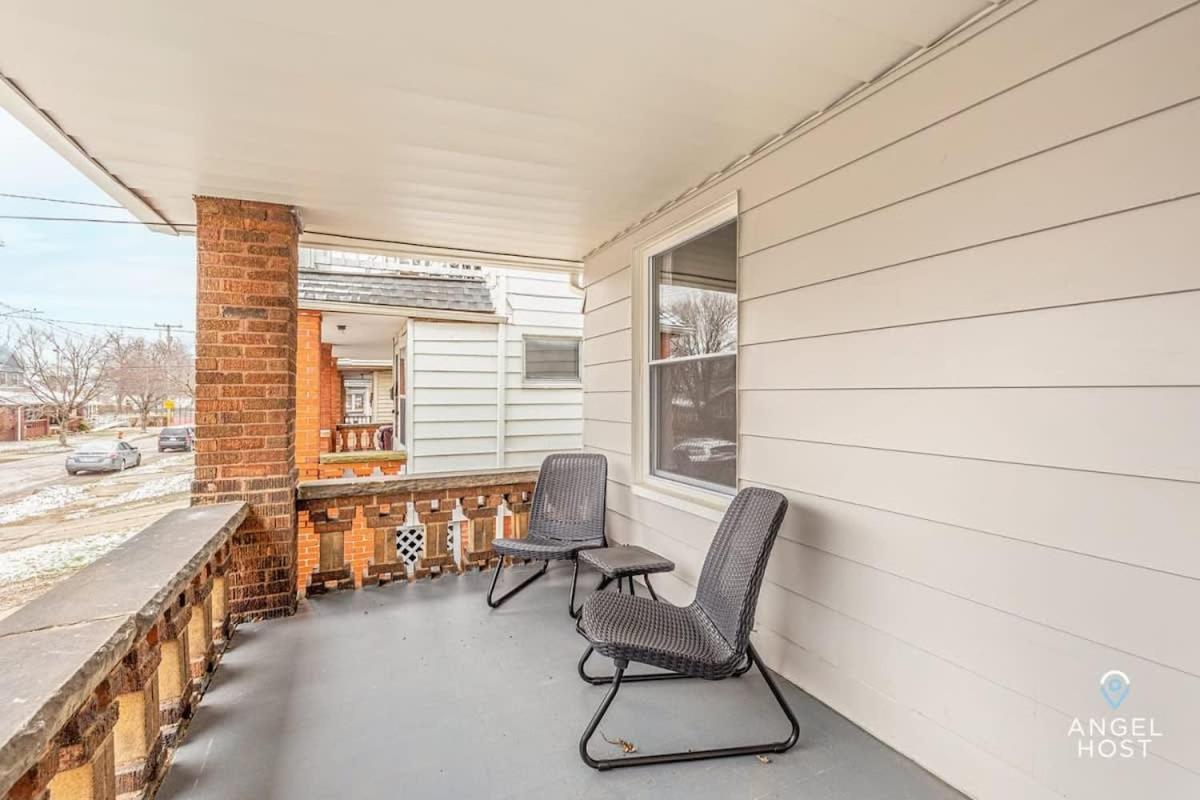 Newly Remodeled Apt, South Hills Old Brooklyn Area Cleveland