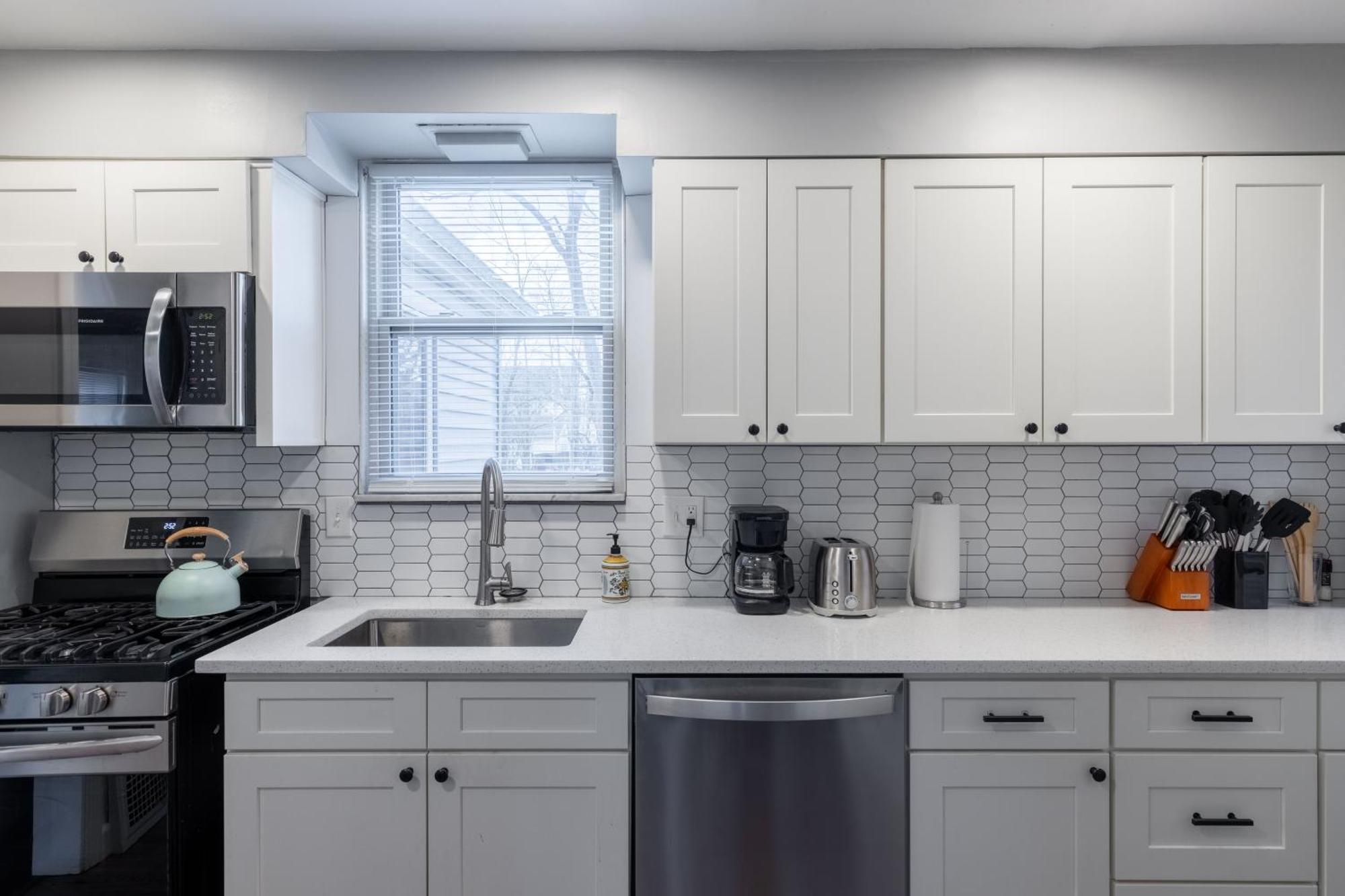 Charming Heights Apartment Cleveland