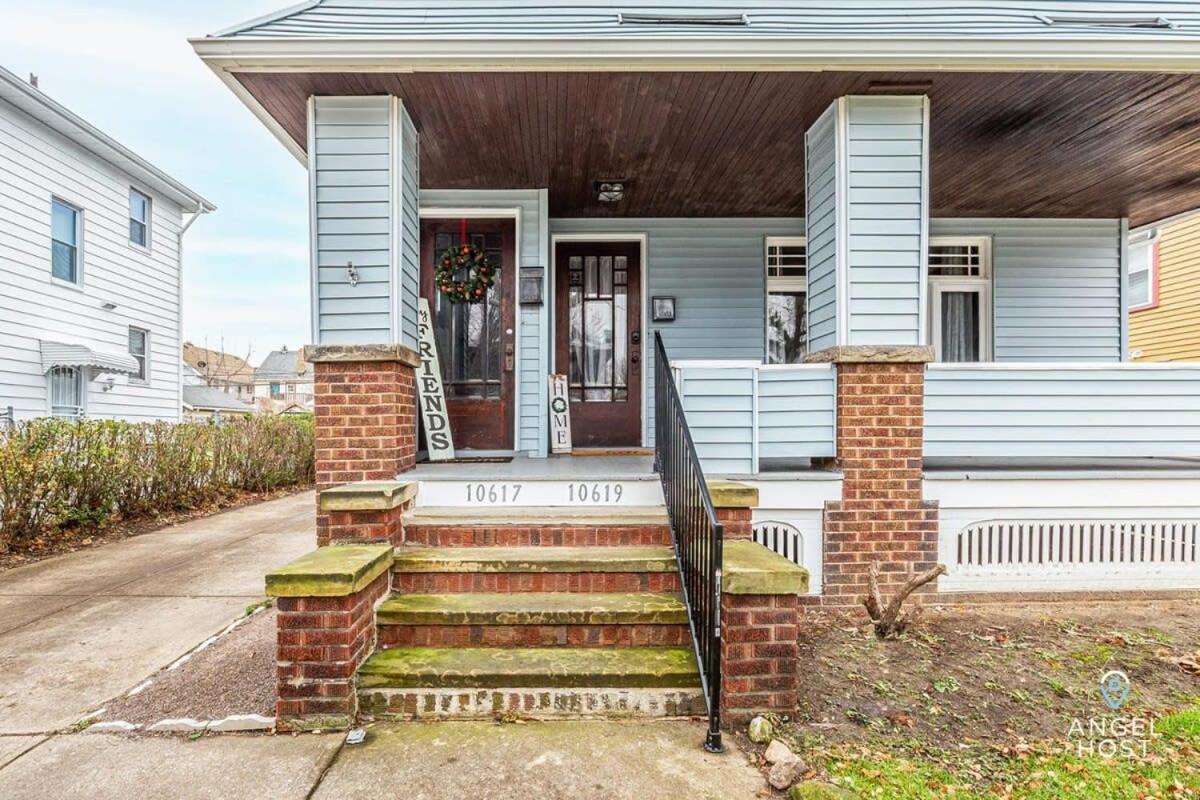 Beautifully Remodeled Duplex In West Blvd