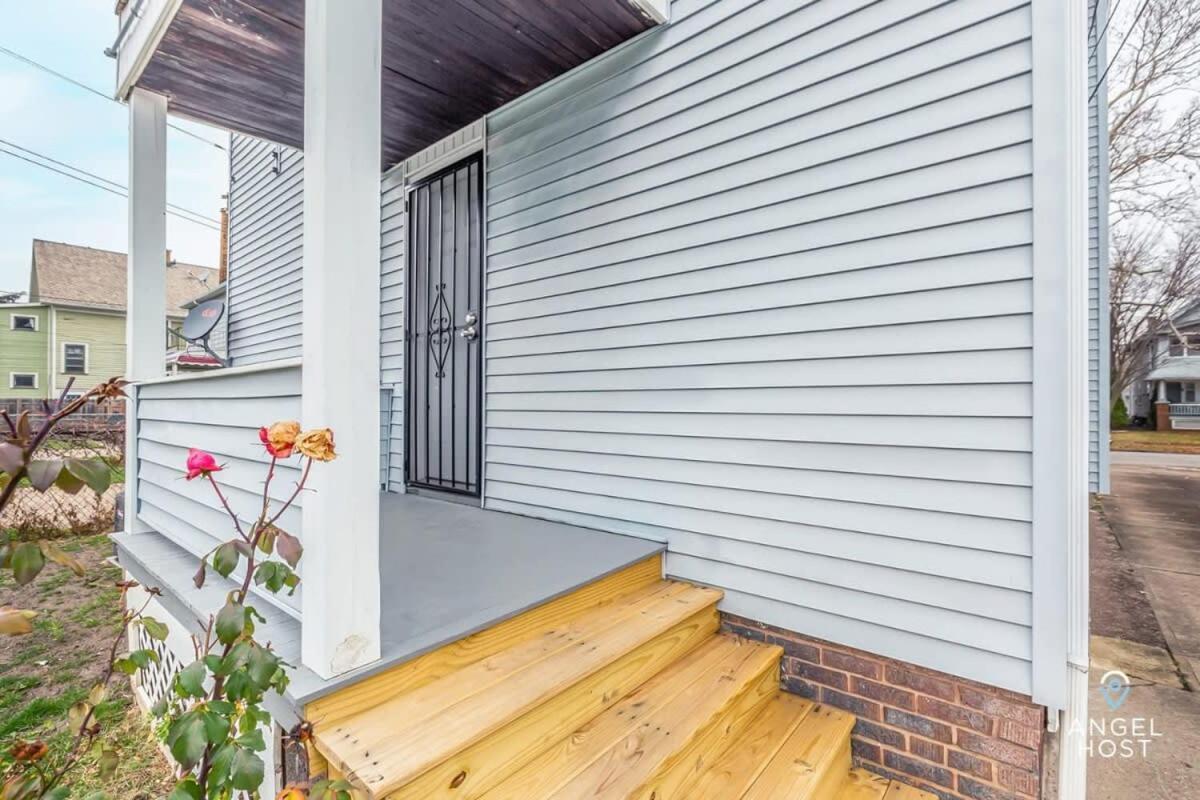 Beautifully Remodeled Duplex In West Blvd Apartment Cleveland