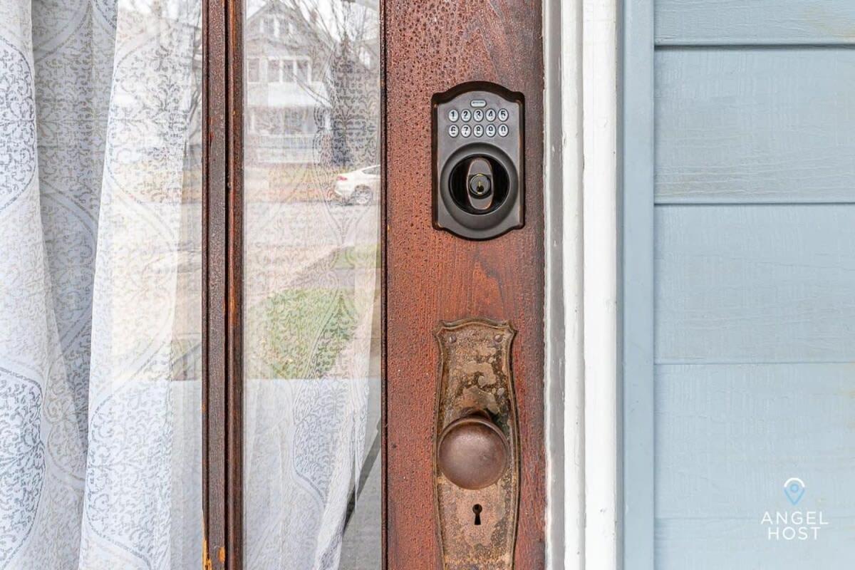 Beautifully Remodeled Duplex In West Blvd Cleveland