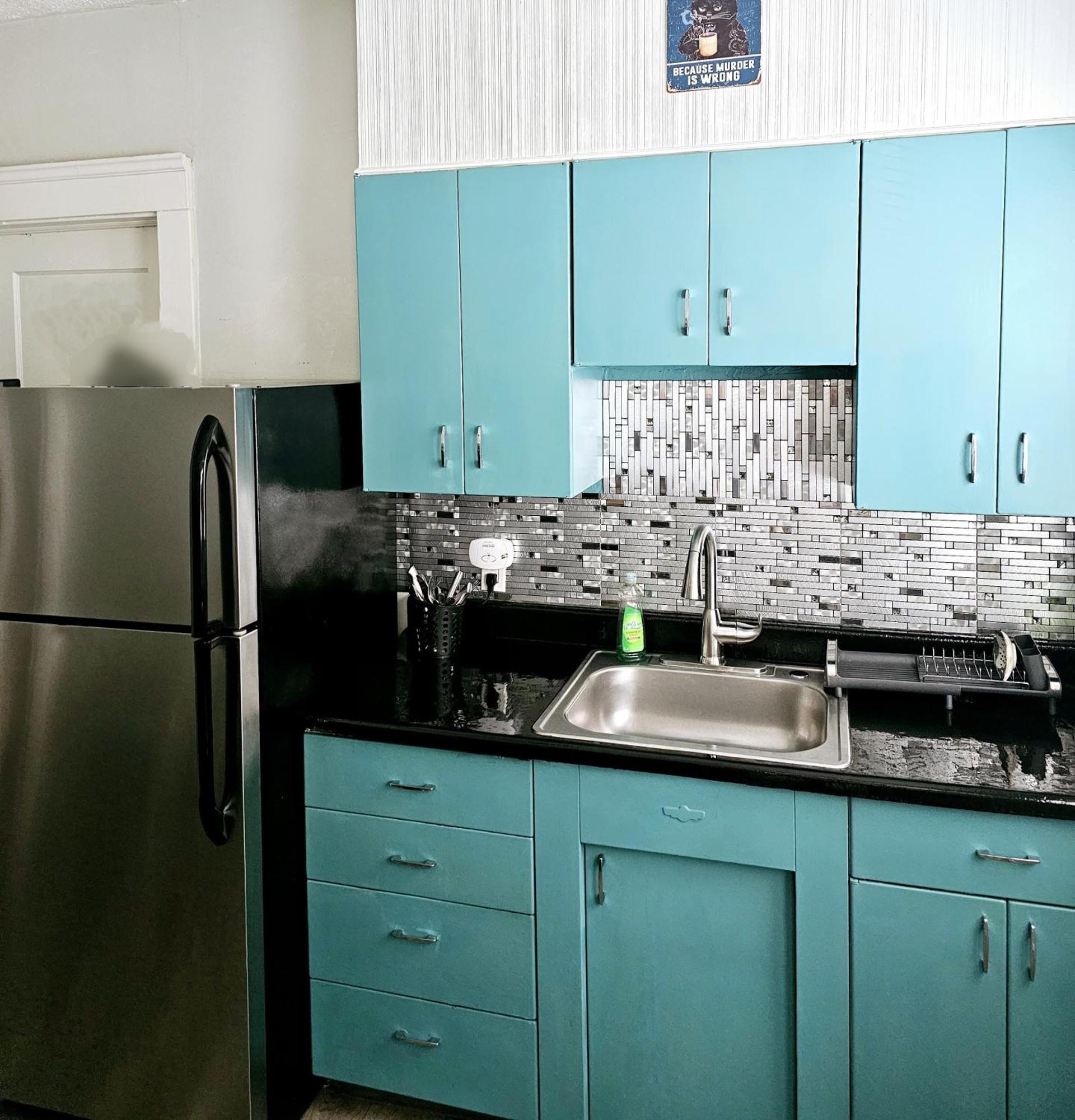 Charming! Near Cle Clinic/uh/cwru/dwntwn W/porch Holiday home Cleveland