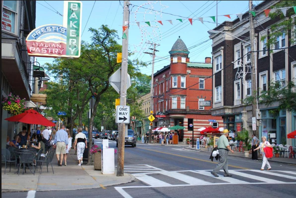 New Updated Apt In The Heart Of Little-italy With Massage Chair And A Hot Tub! * Cleveland