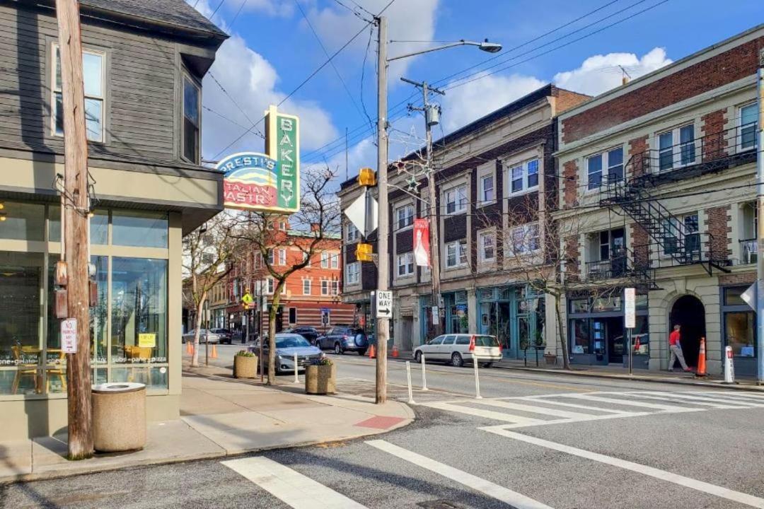 New Updated Apt In The Heart Of Little-italy With Massage Chair And A Hot Tub! *