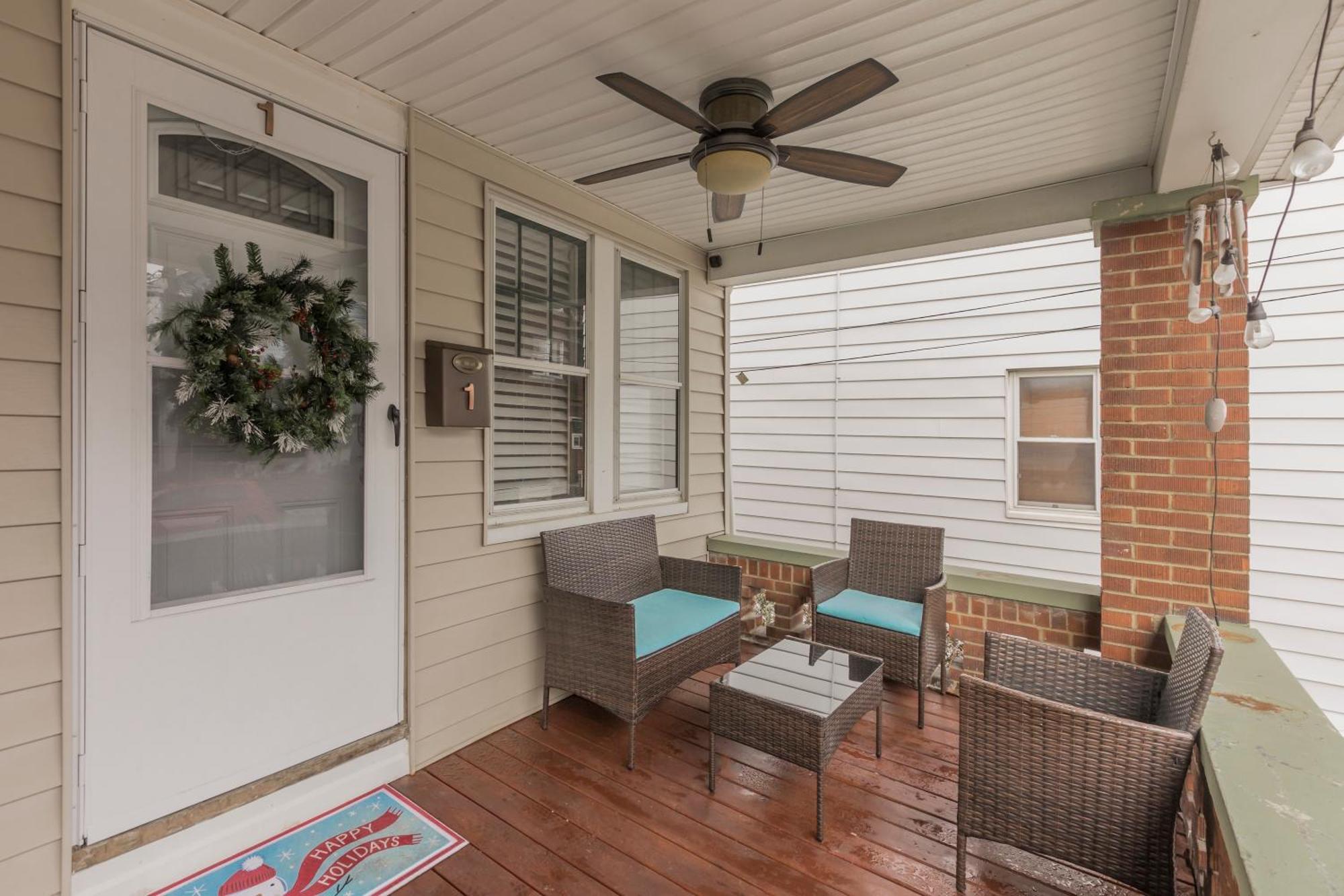 Apartment New Updated Apt In The Heart Of Little-italy With Massage Chair And A Hot Tub! *