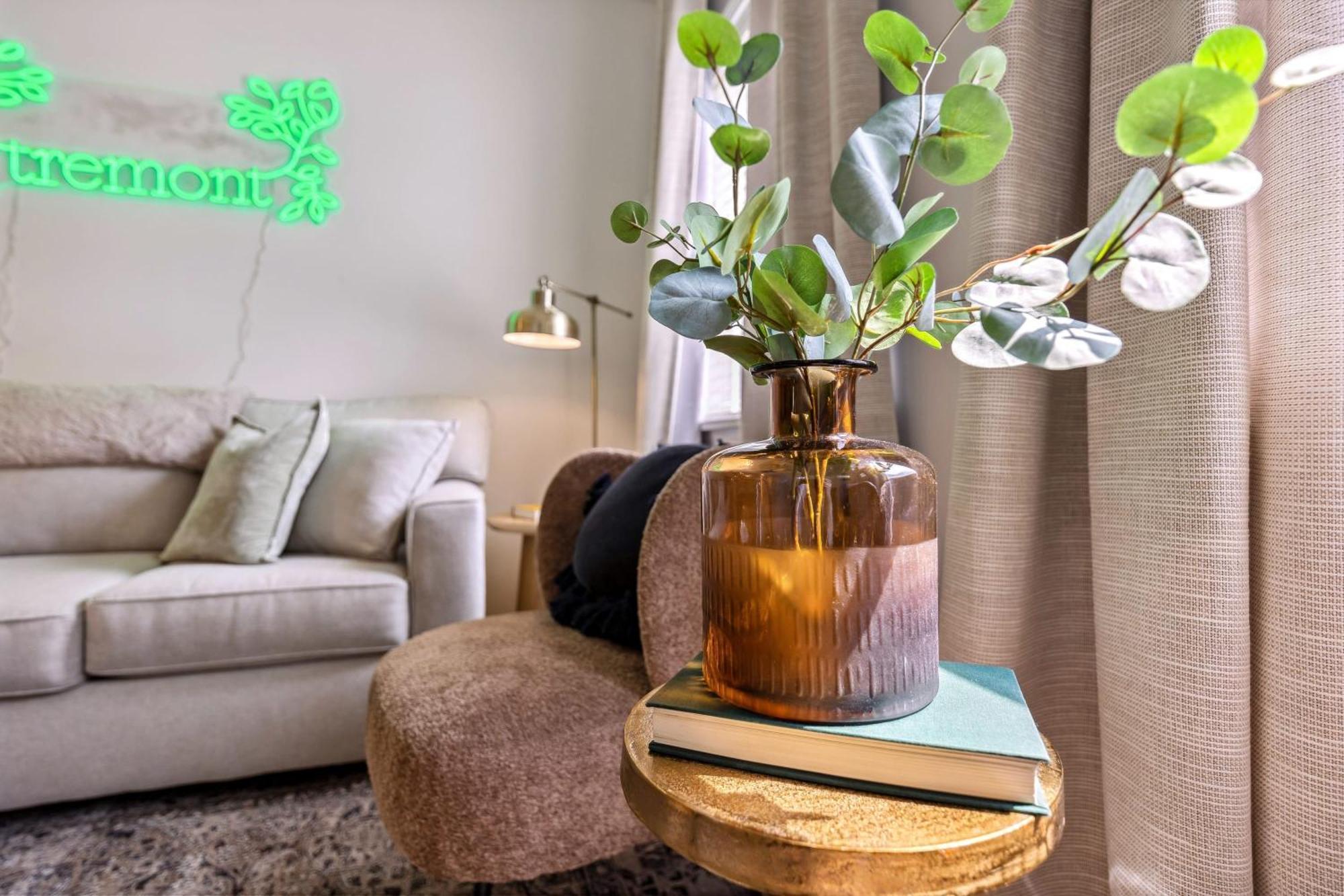 Newly Renovated Tremont Treasure I Cozy + Modern