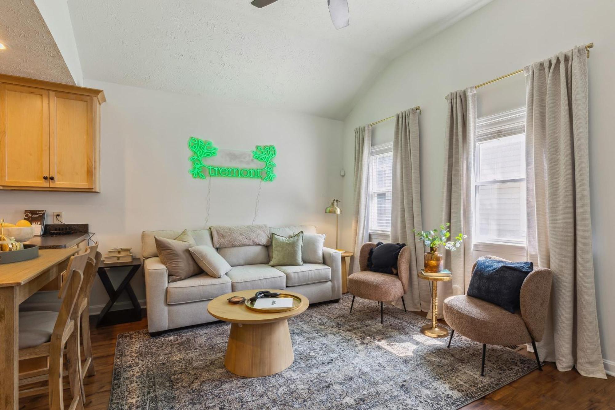 Holiday home Newly Renovated Tremont Treasure I Cozy + Modern *