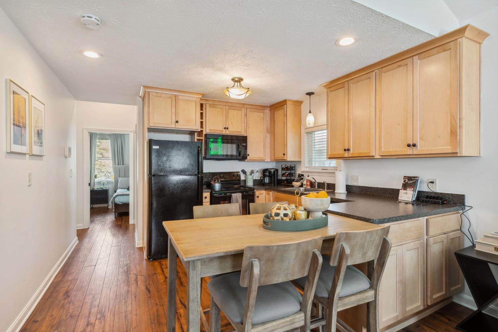 Holiday home Newly Renovated Tremont Treasure I Cozy + Modern Cleveland