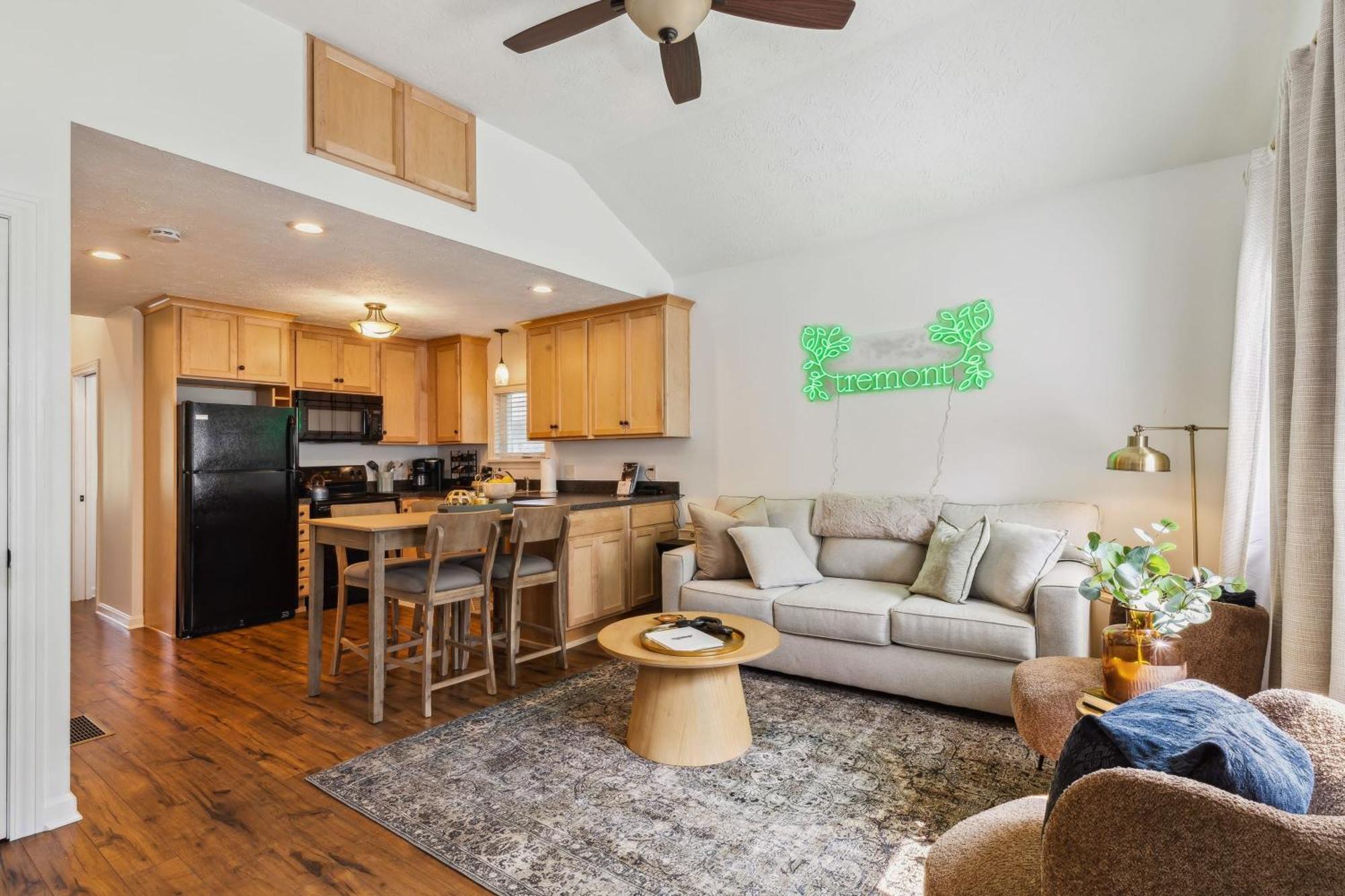 Newly Renovated Tremont Treasure I Cozy + Modern Cleveland