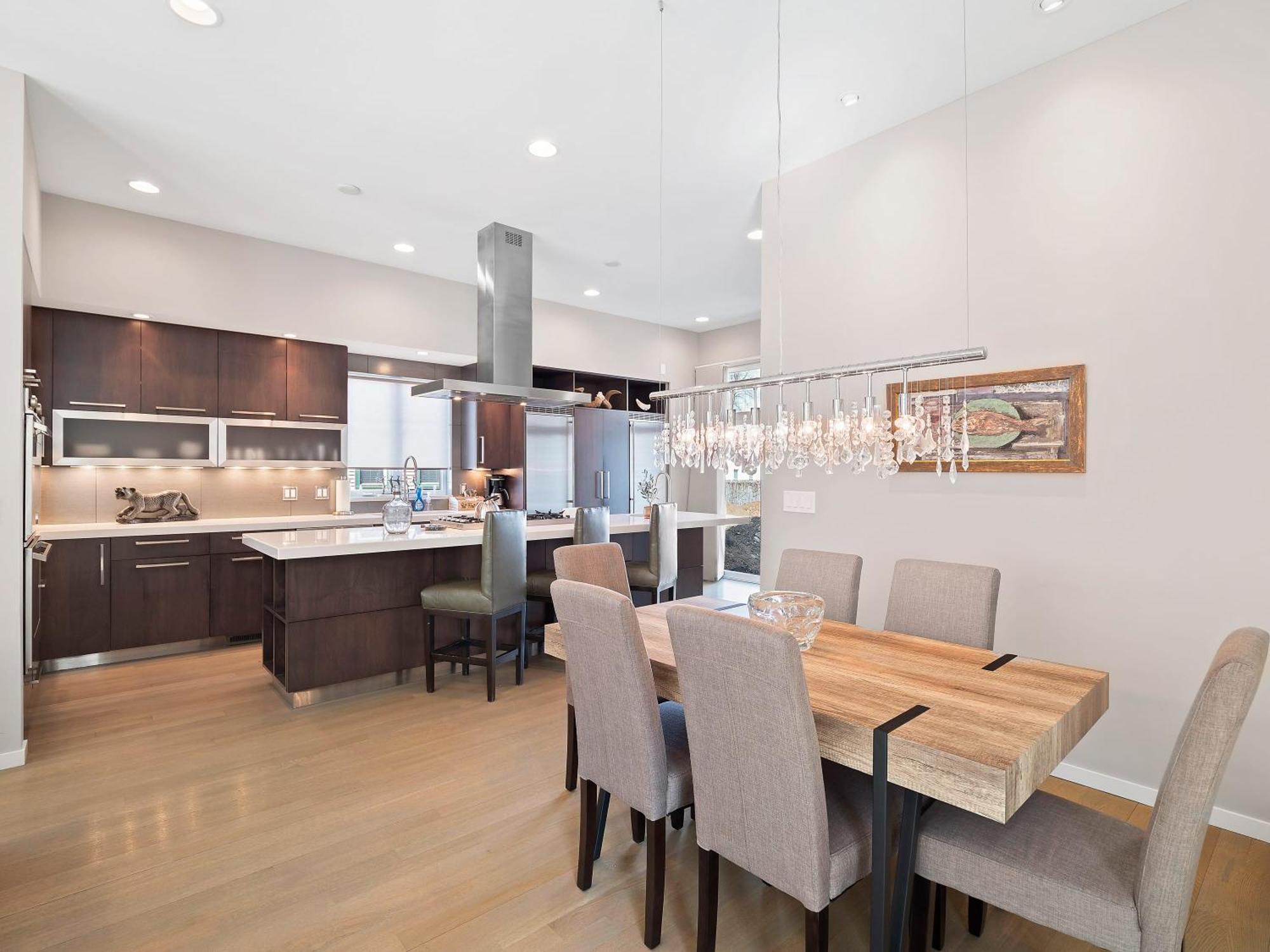 Contemporary Luxe Living I Pet + Baby Friendly Cleveland