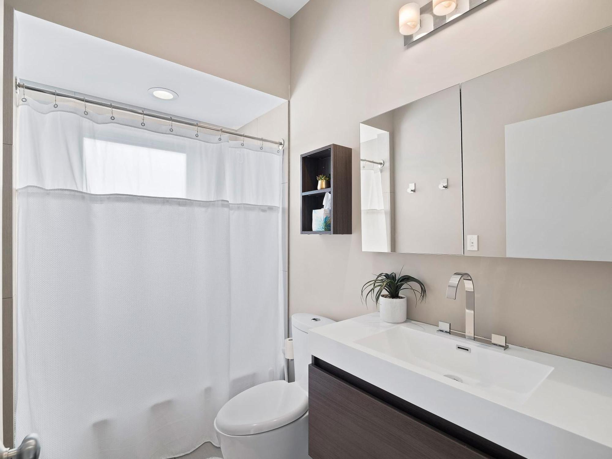 Holiday home Contemporary Luxe Living I Pet + Baby Friendly *