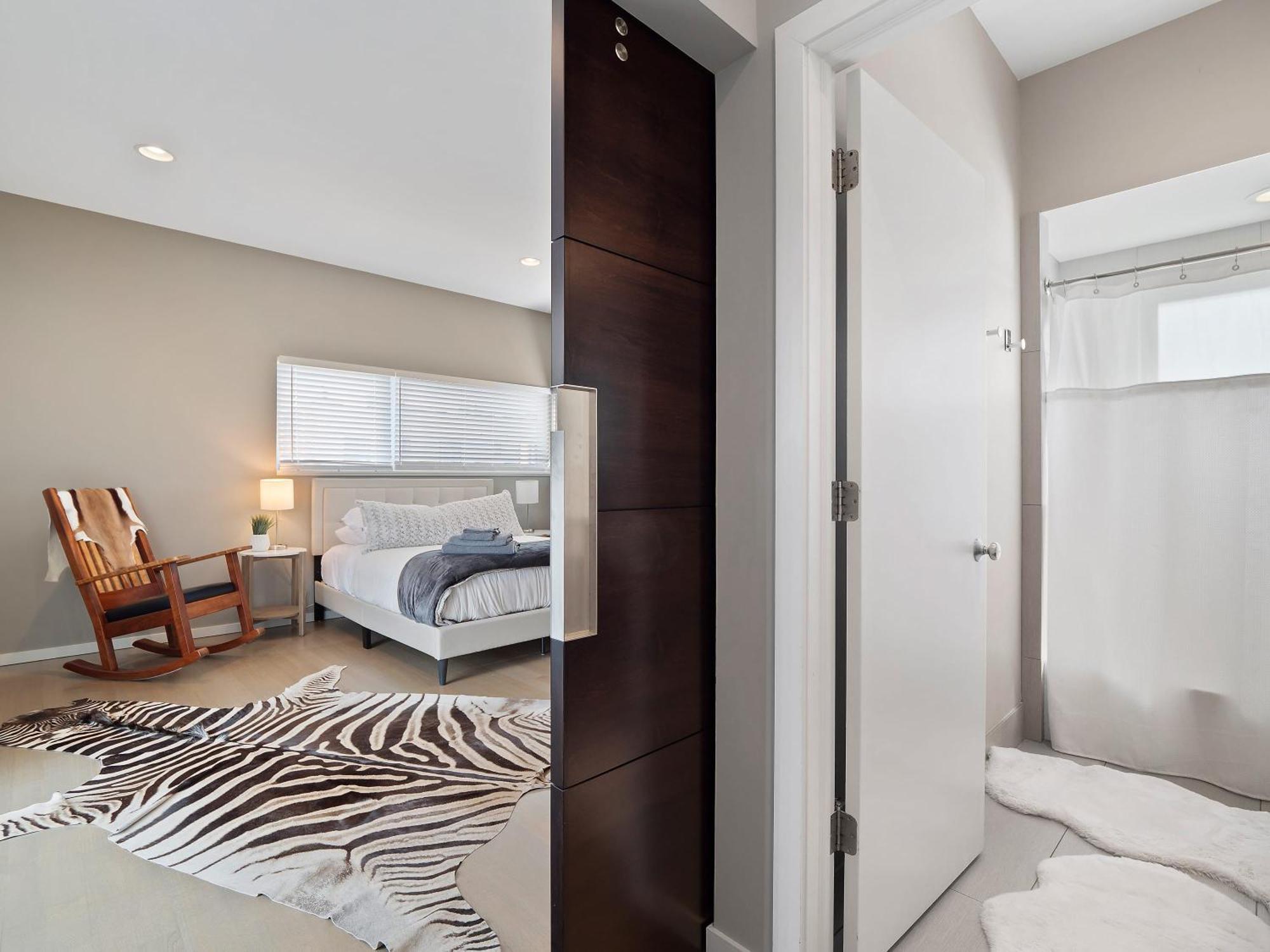 Contemporary Luxe Living I Pet + Baby Friendly *