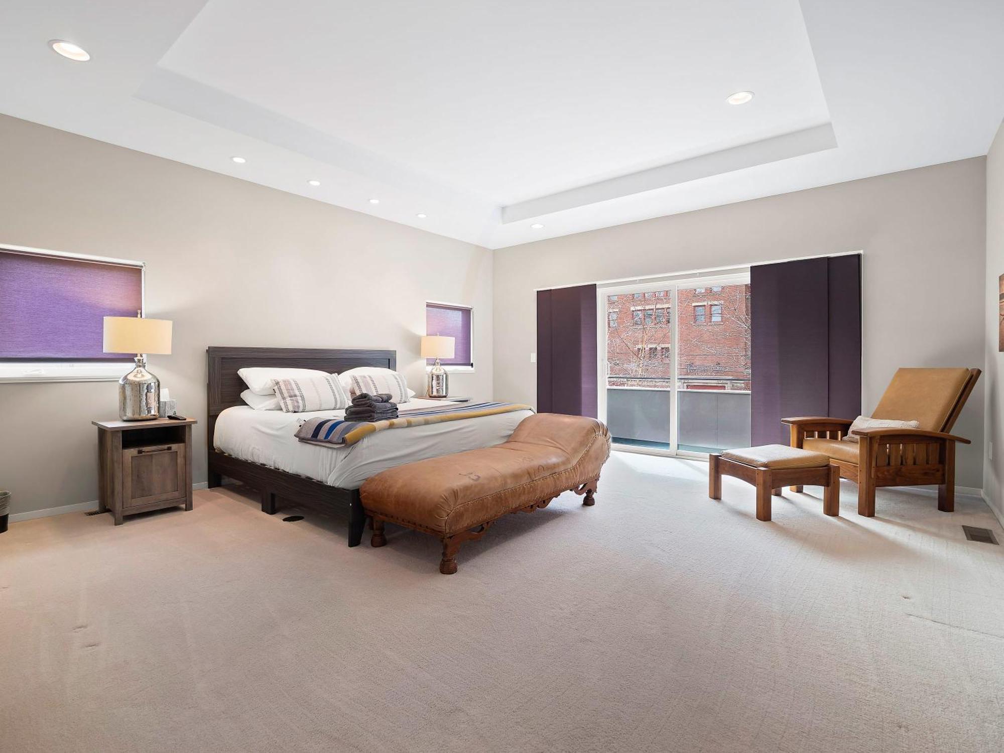 Contemporary Luxe Living I Pet + Baby Friendly Holiday home *