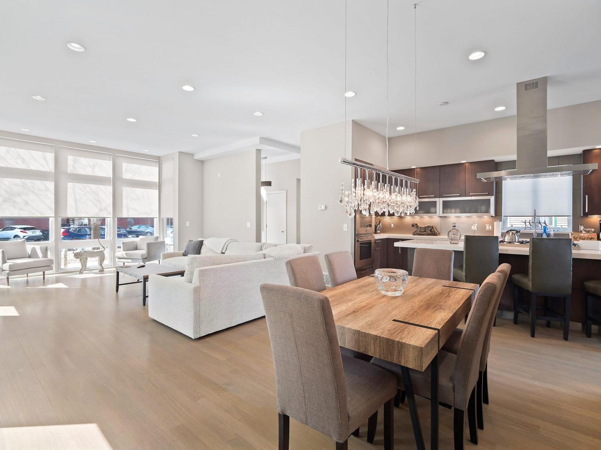 Contemporary Luxe Living I Pet + Baby Friendly * Cleveland