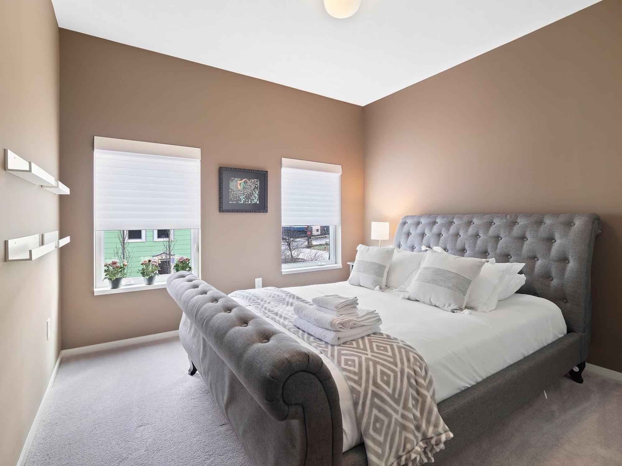 Contemporary Luxe Living I Pet + Baby Friendly *