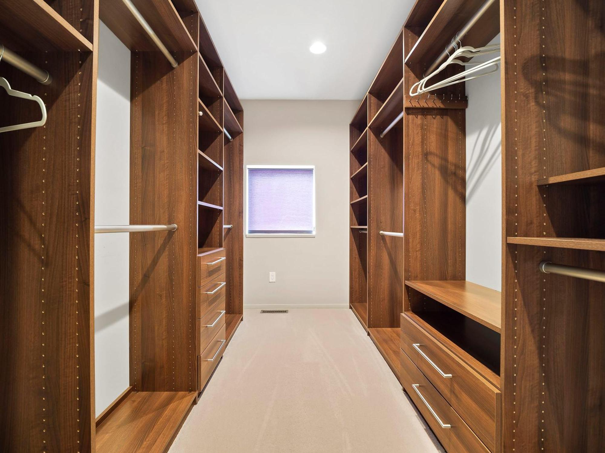 Contemporary Luxe Living I Pet + Baby Friendly * Cleveland