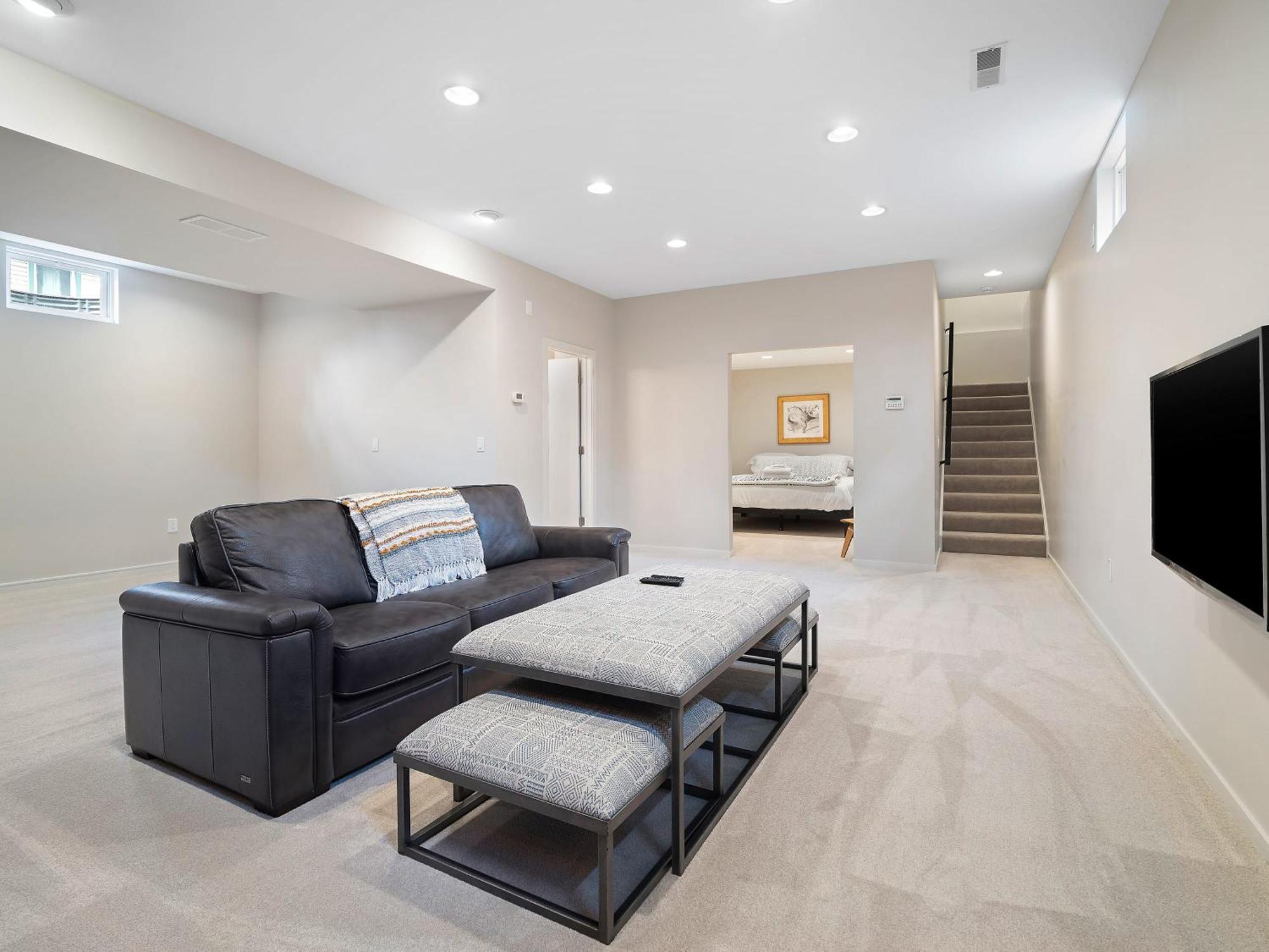 Contemporary Luxe Living I Pet + Baby Friendly * Cleveland