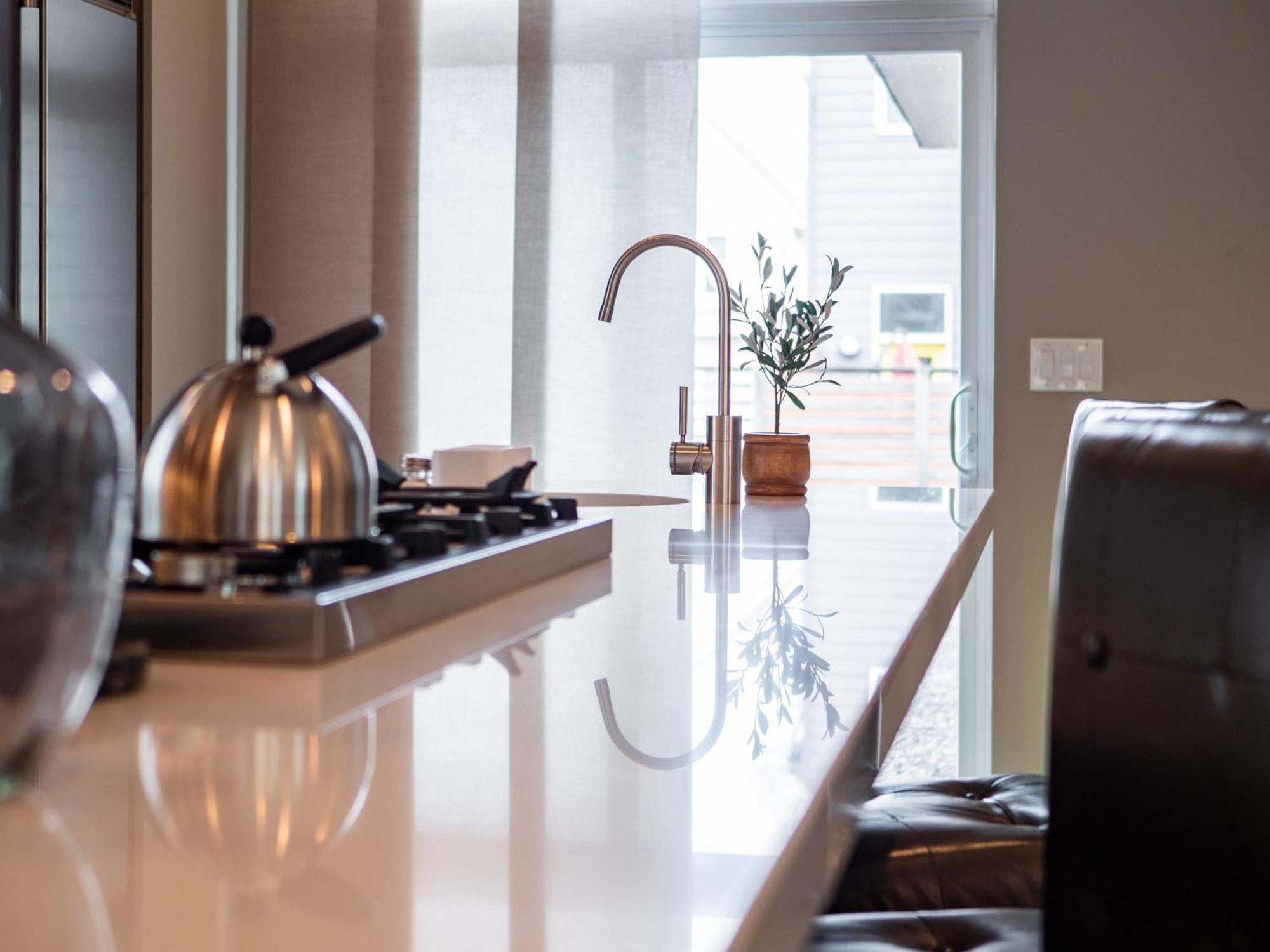 Contemporary Luxe Living I Pet + Baby Friendly Holiday home Cleveland