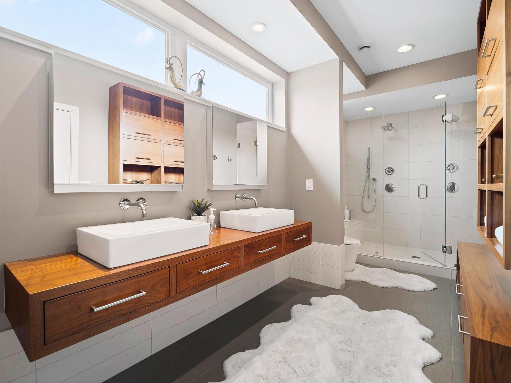 Contemporary Luxe Living I Pet + Baby Friendly * Cleveland