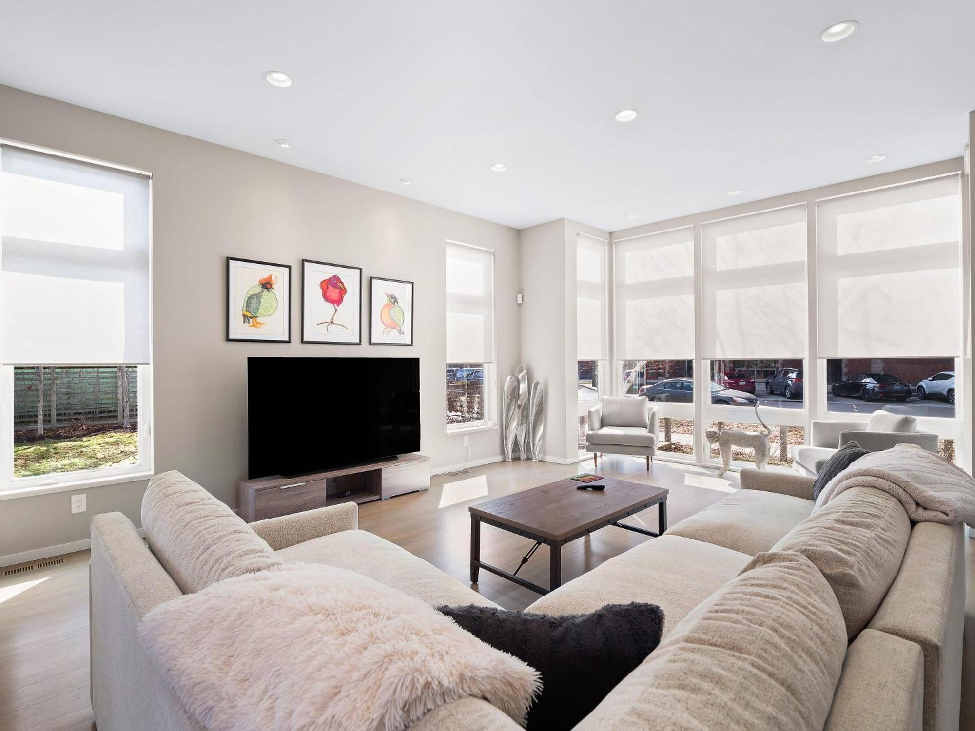 Contemporary Luxe Living I Pet + Baby Friendly Holiday home Cleveland