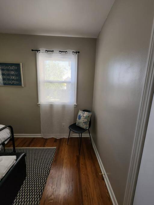 Cozy House Near Erie, 10 Minutes To Downtown. Cleveland
