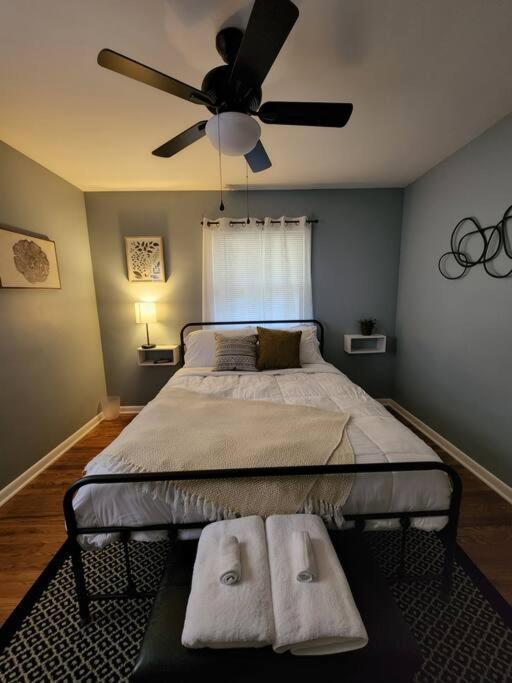 Apartment Cozy House Near Erie, 10 Minutes To Downtown. Cleveland