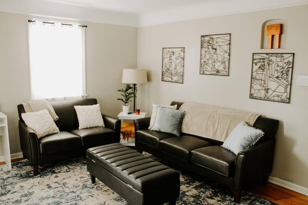 Apartment Cozy House Near Erie, 10 Minutes To Downtown. Cleveland
