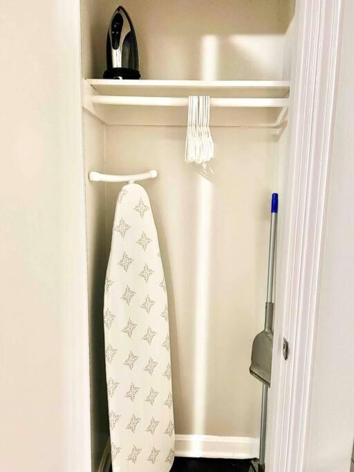 The Gateway: Entire 7 Mins From Airport * Cleveland