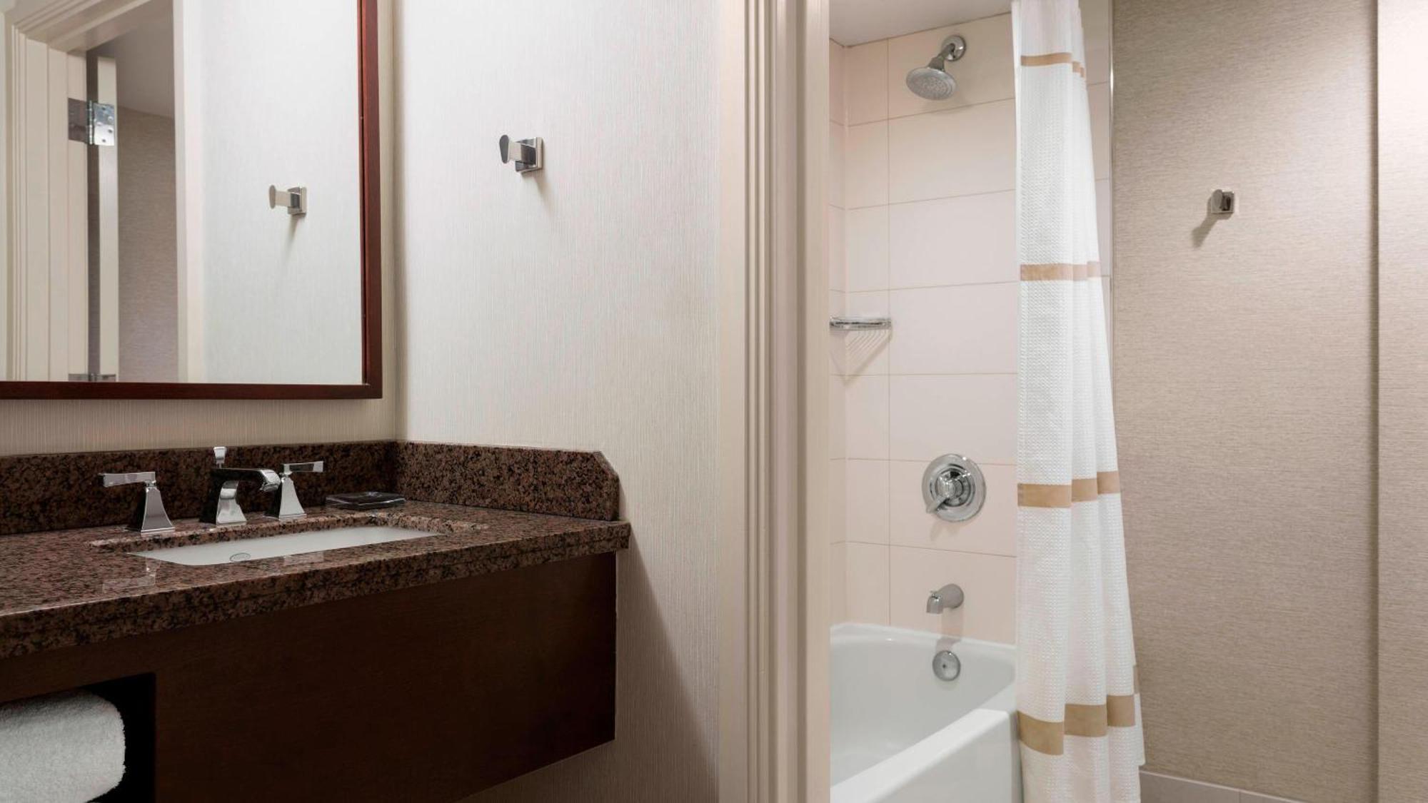 Hotel Marriott Downtown At Key Tower 4*