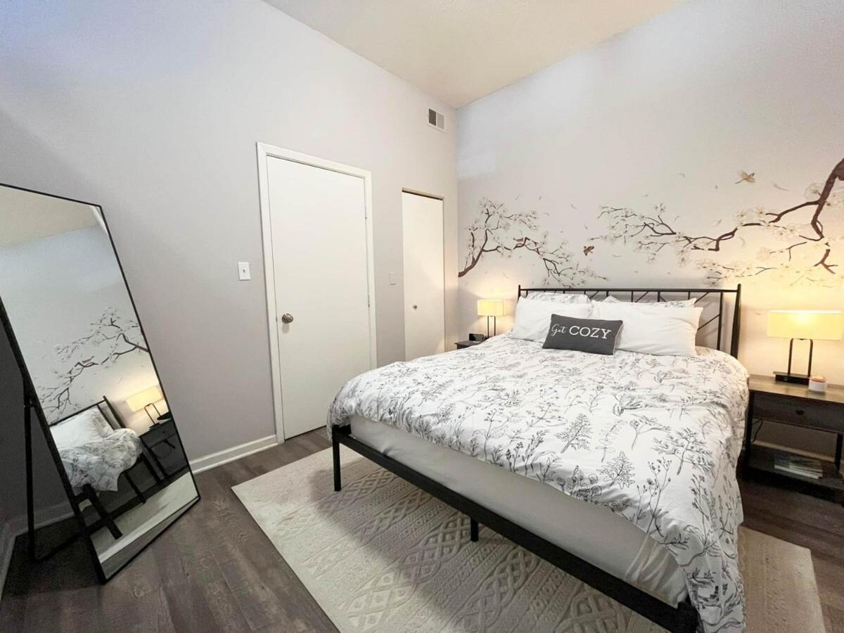 Downtown -modern First Floor Unit * Cleveland
