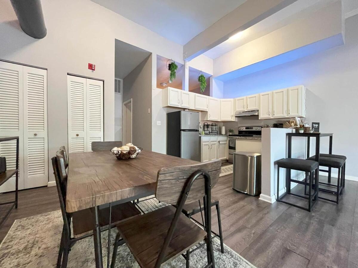 Apartment Downtown -modern First Floor Unit