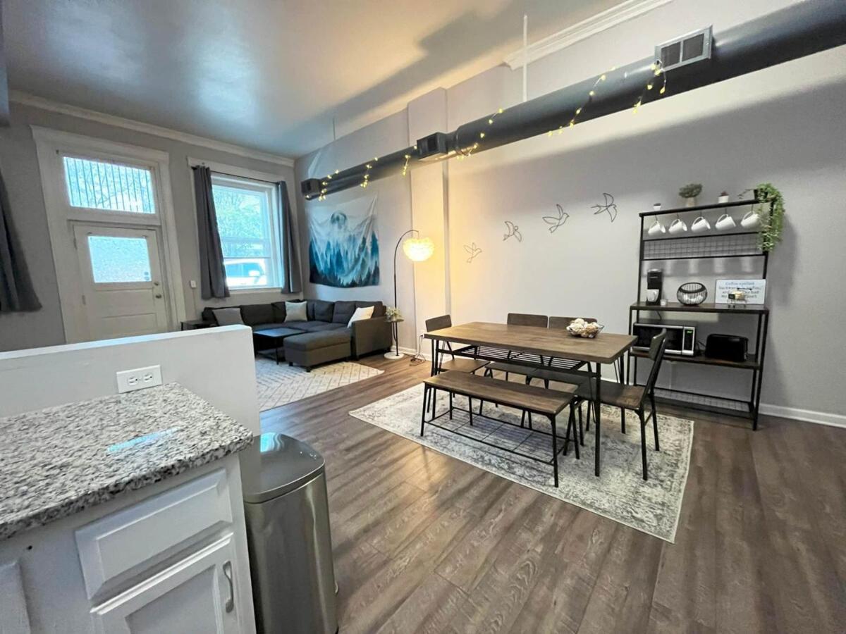 Downtown -modern First Floor Unit Cleveland