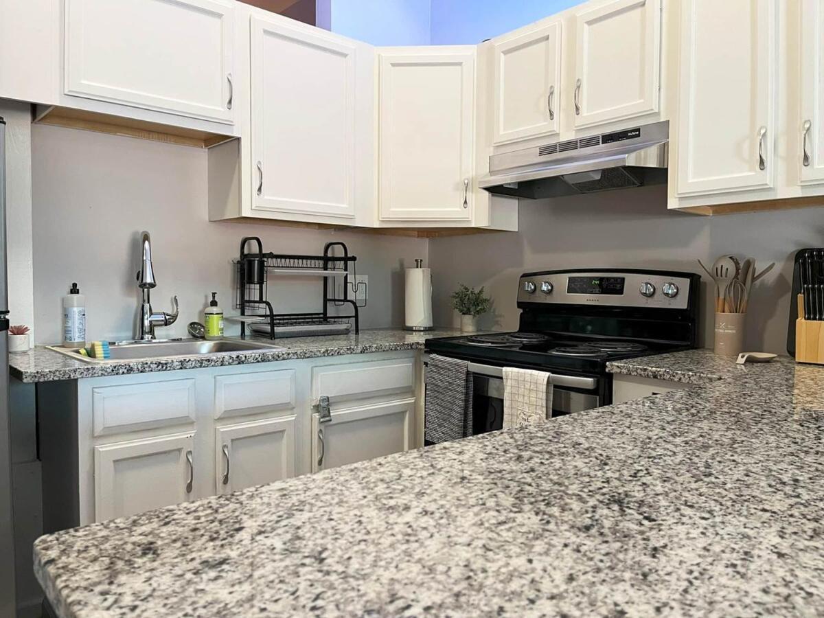 Downtown -modern First Floor Unit Cleveland