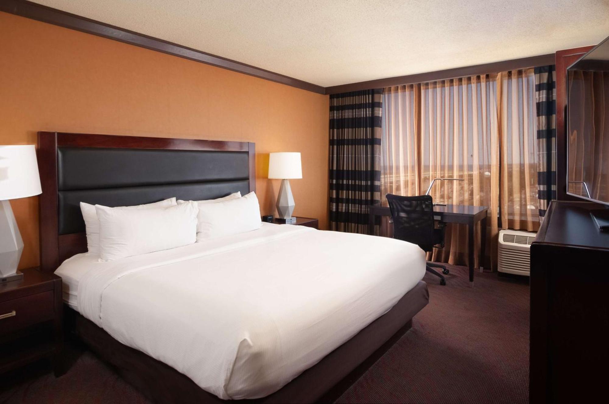 Doubletree By Hilton Downtown - Lakeside Hotel 4*