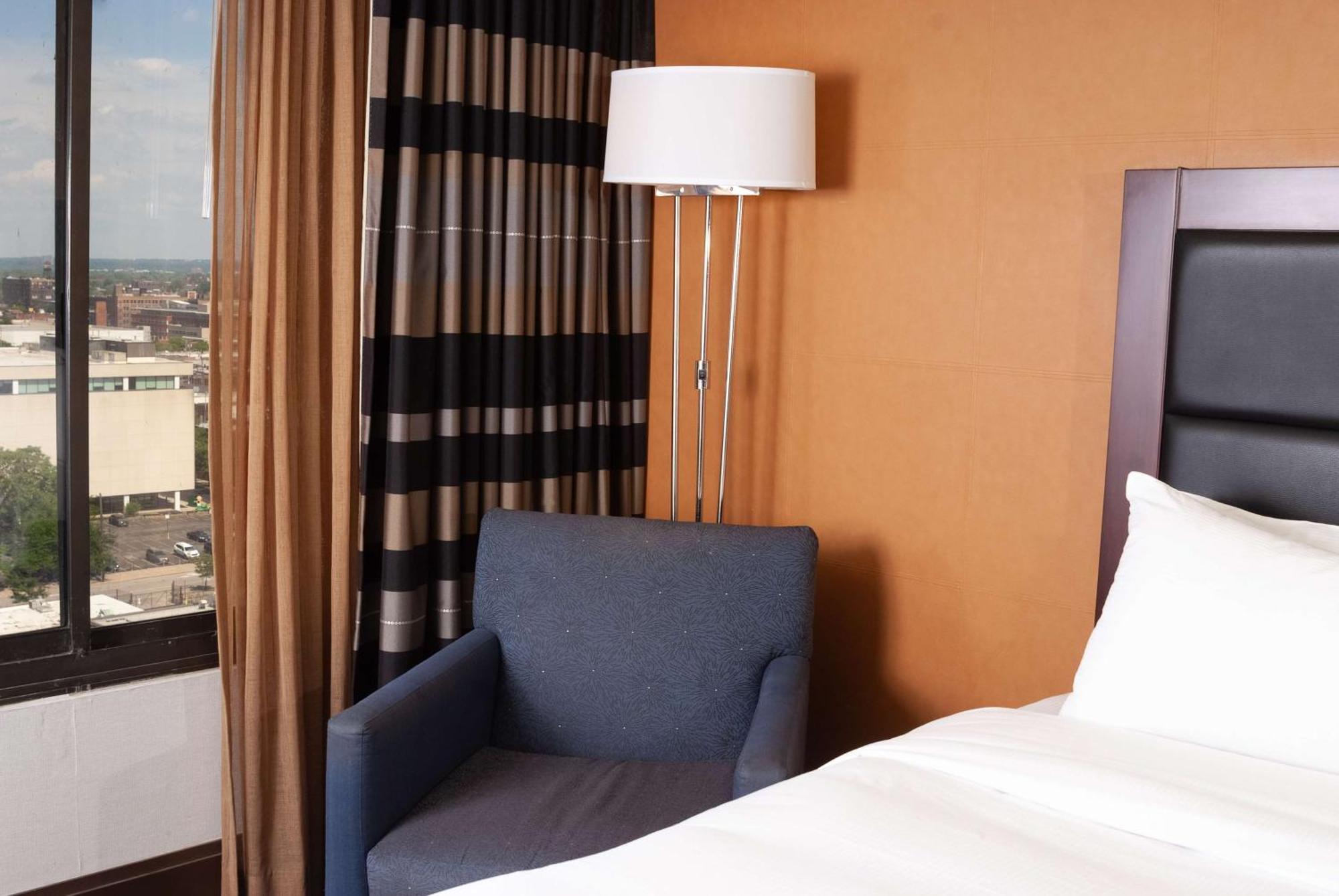 Hotel Doubletree By Hilton Downtown - Lakeside 4*