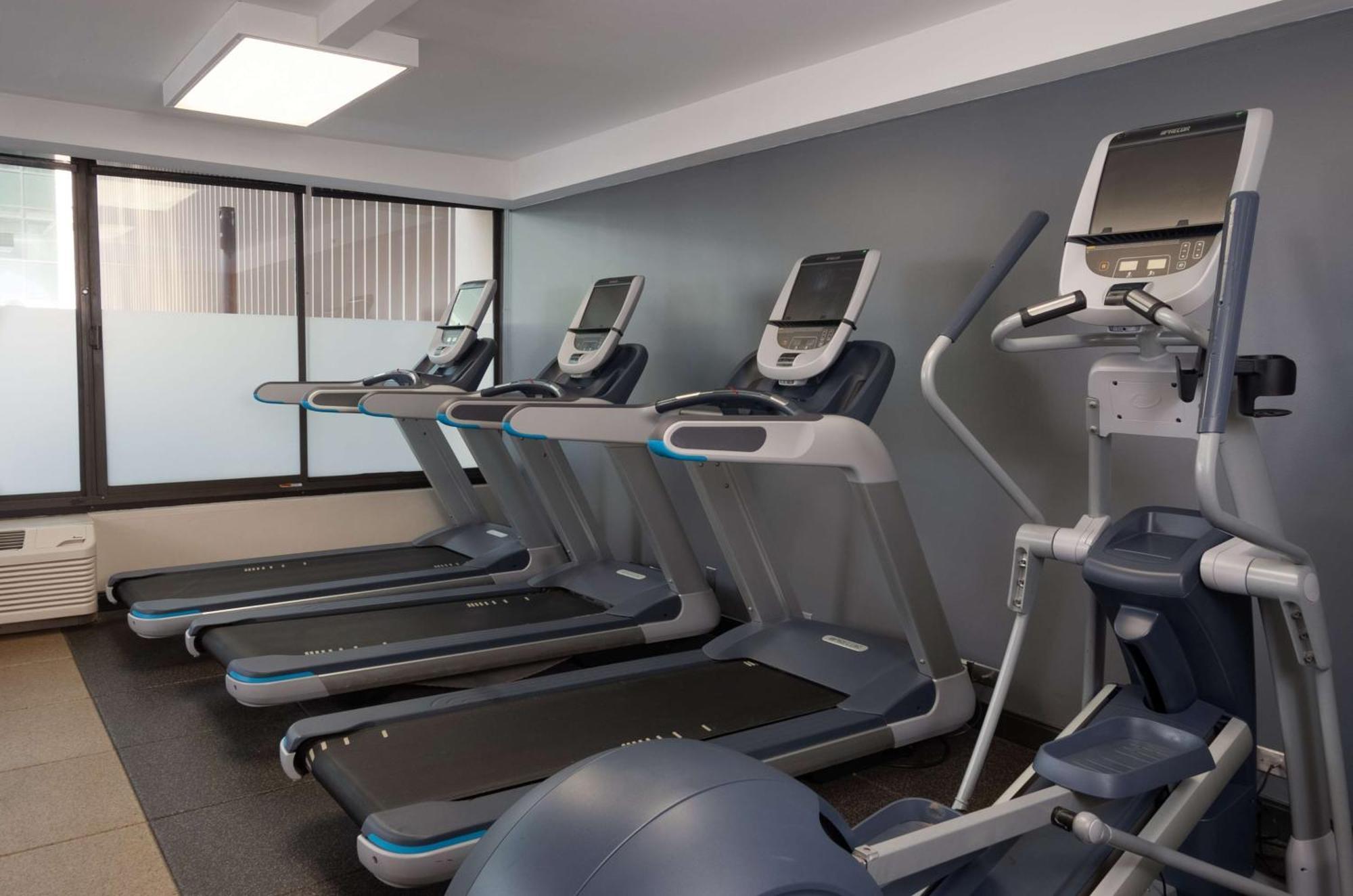 Doubletree By Hilton Downtown - Lakeside Hotel