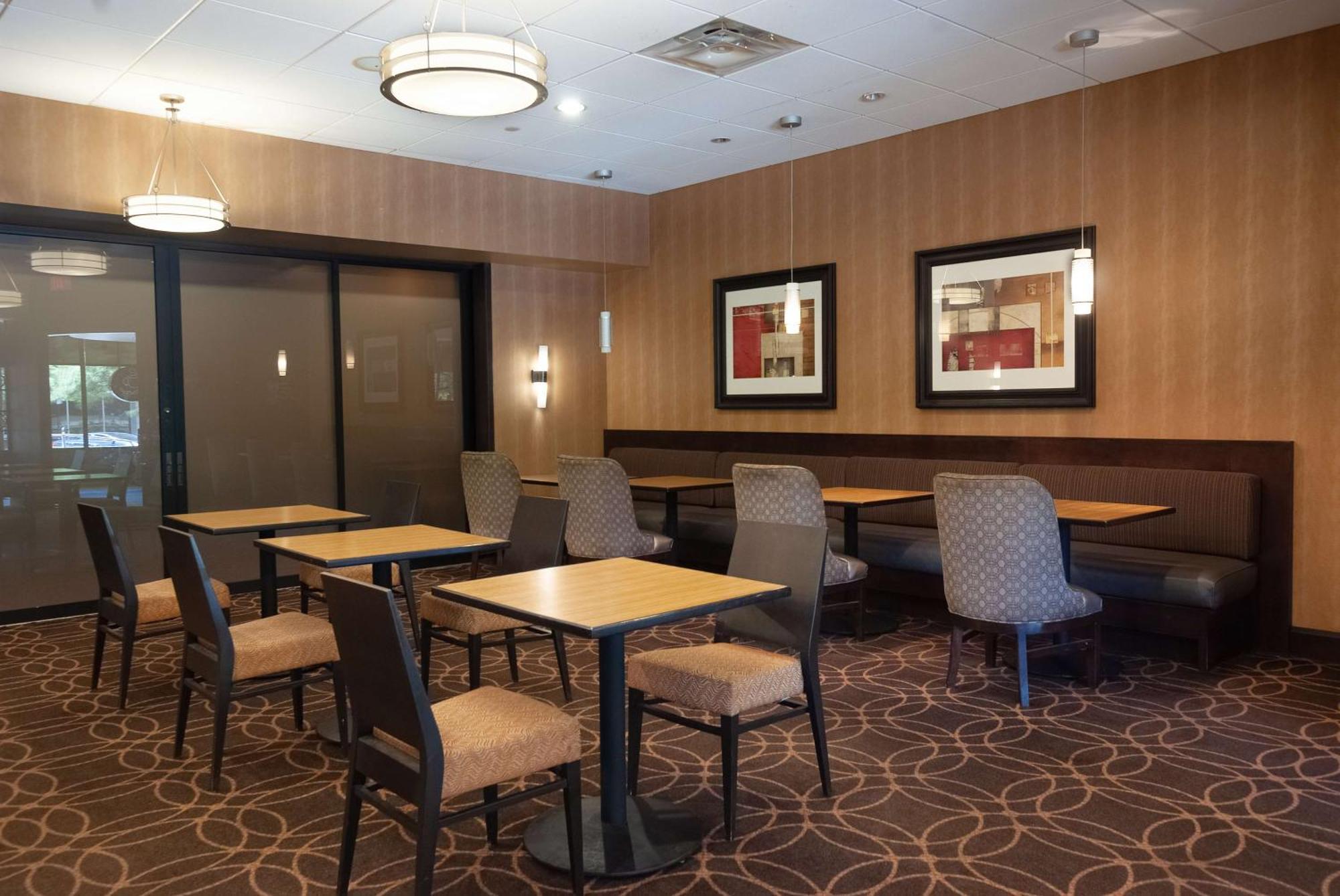 Hotel Doubletree By Hilton Downtown - Lakeside 4*