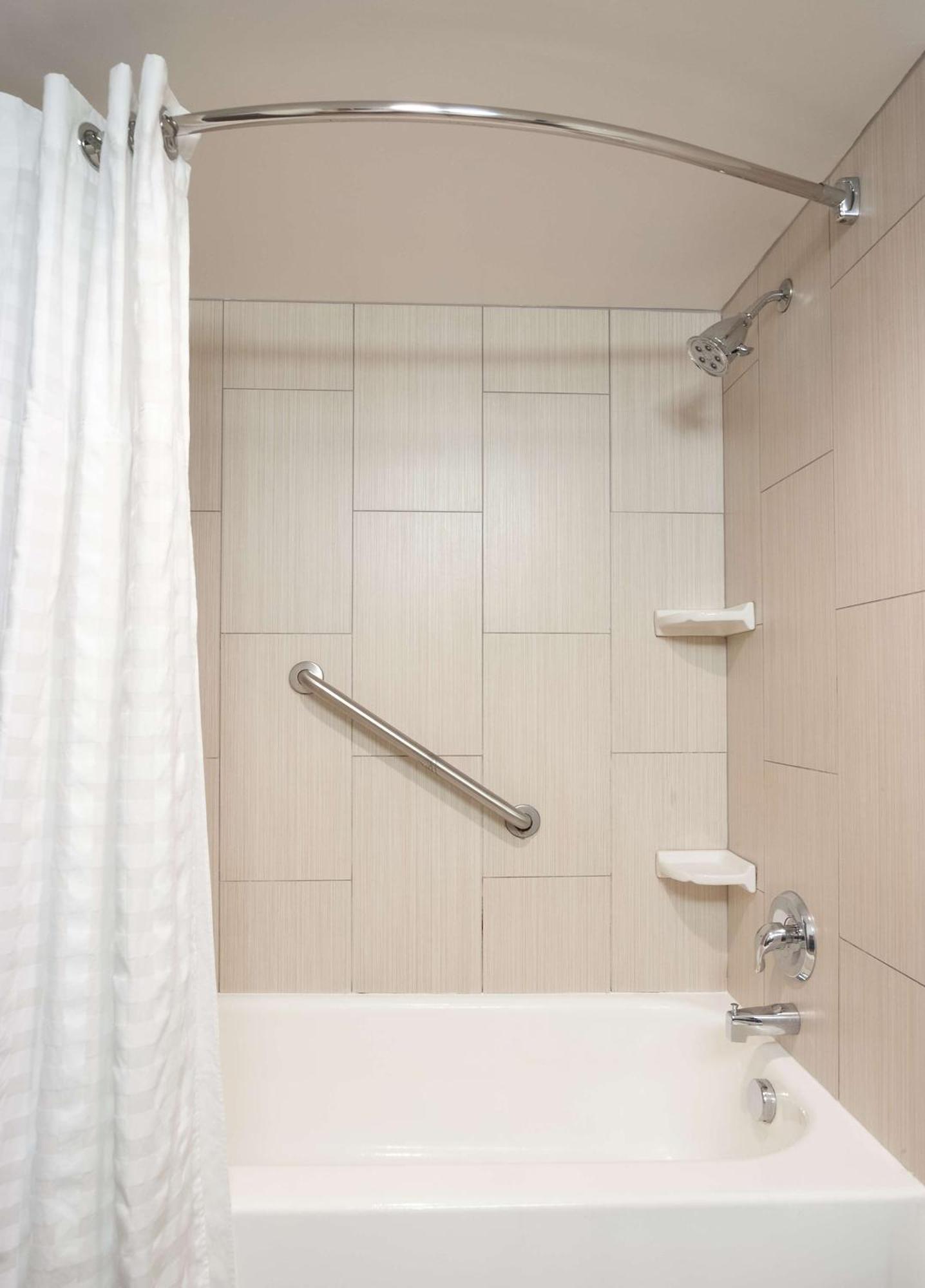 Hotel Doubletree By Hilton Downtown - Lakeside