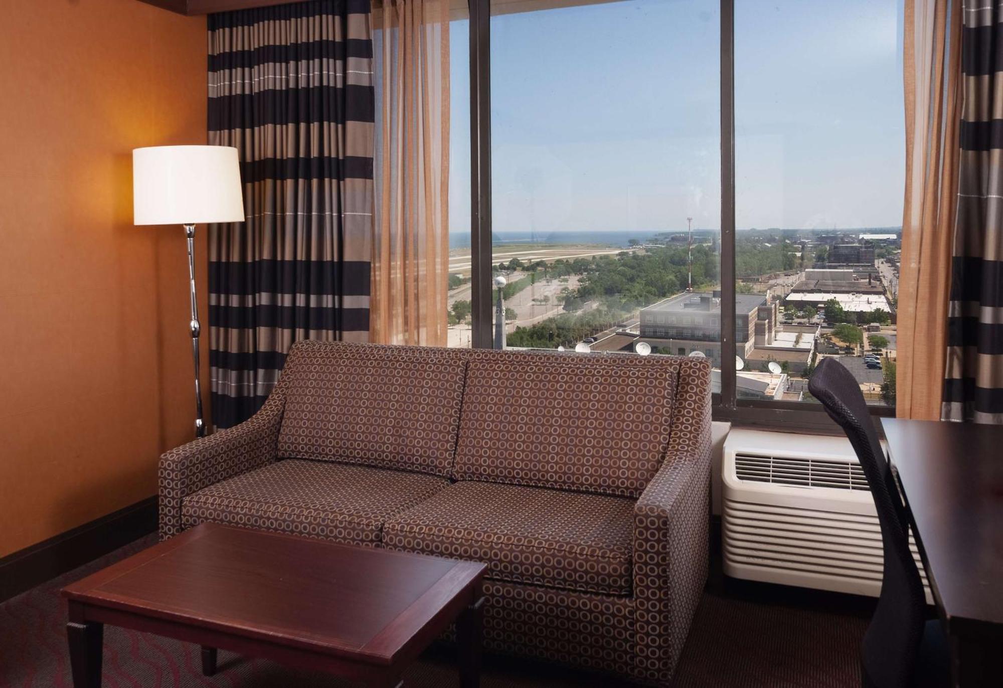 Doubletree By Hilton Downtown - Lakeside