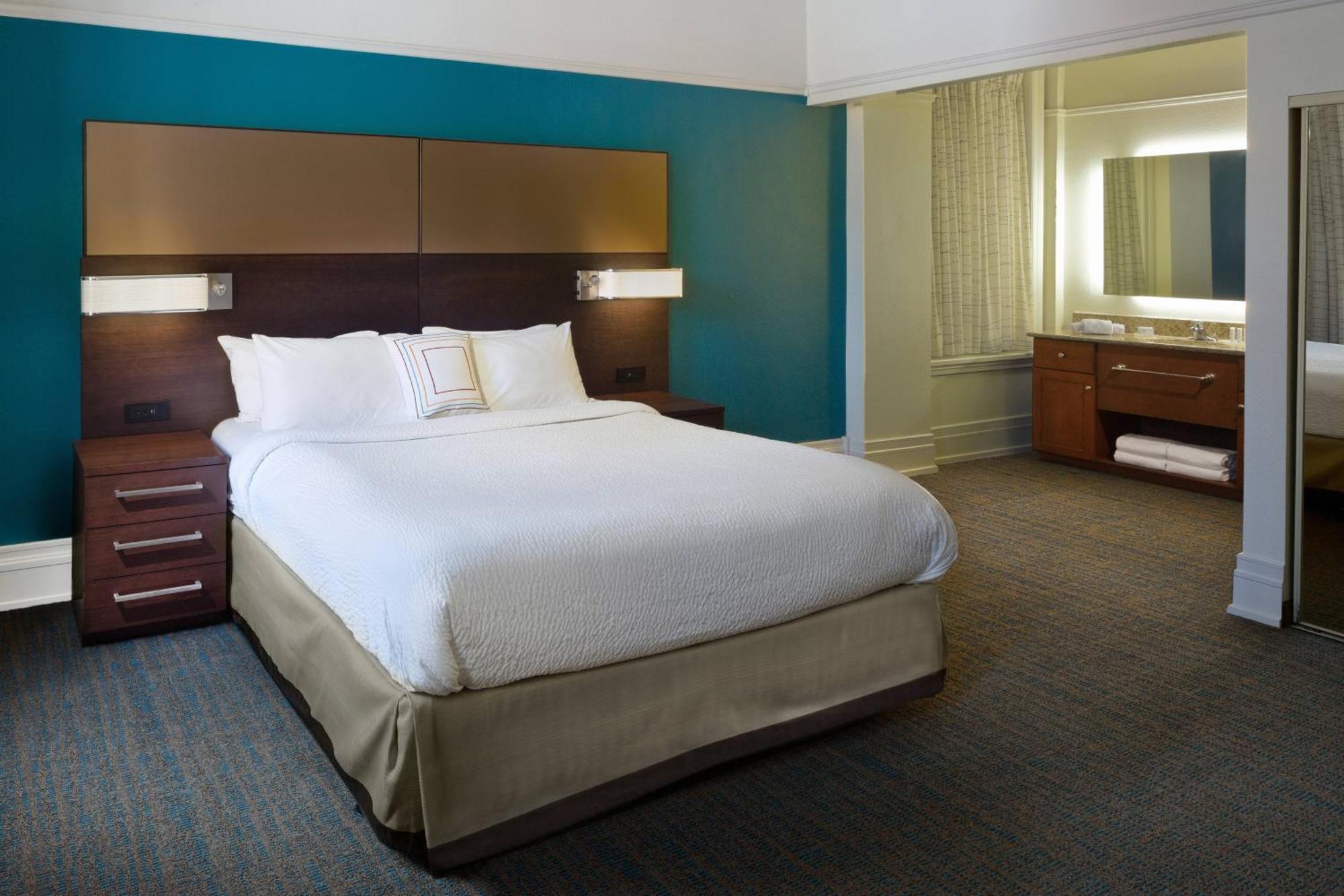 By Marriott Downtown 3*