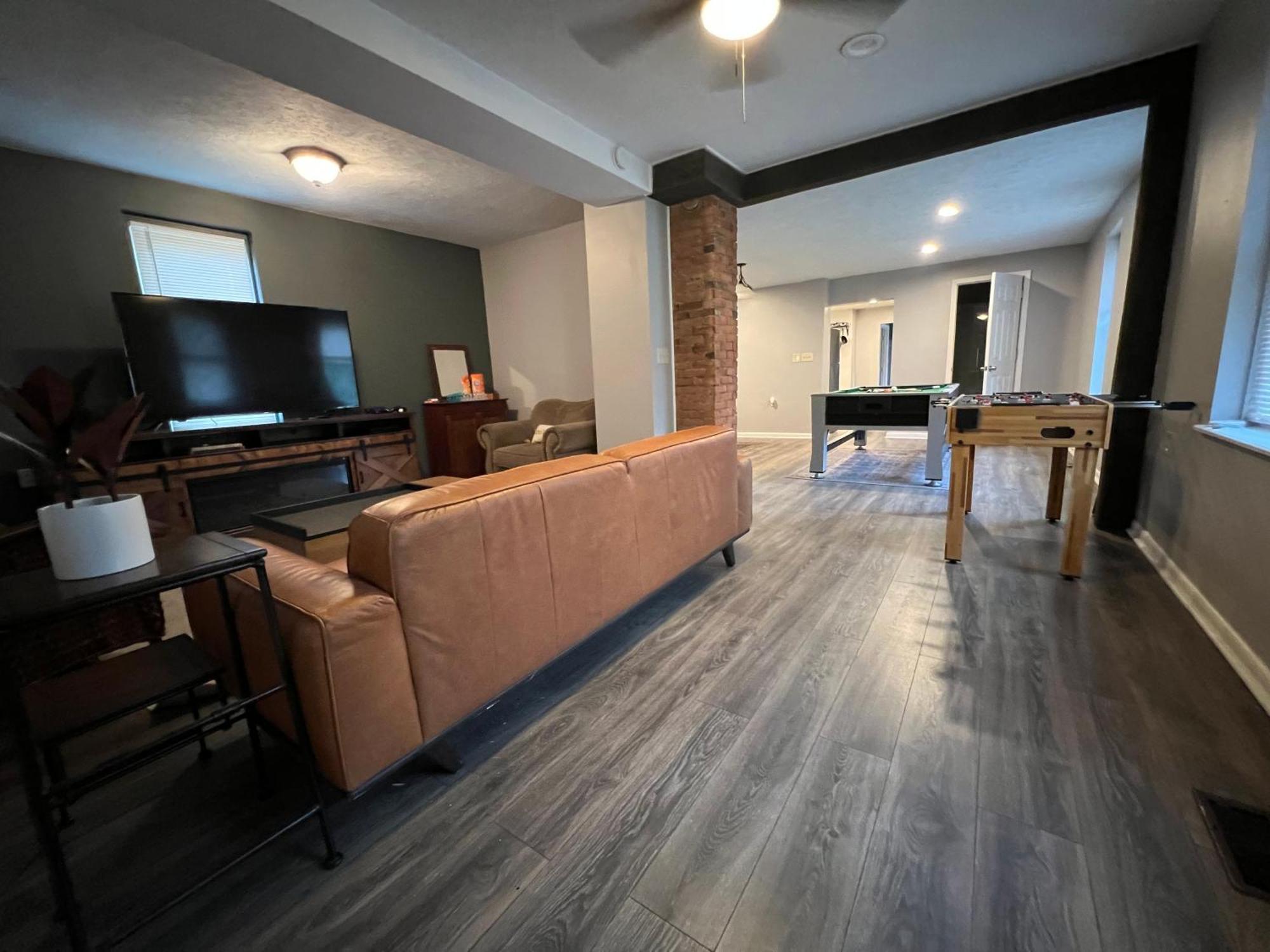 **stylish Pet Friendly 3 Bedroom House** * Cleveland